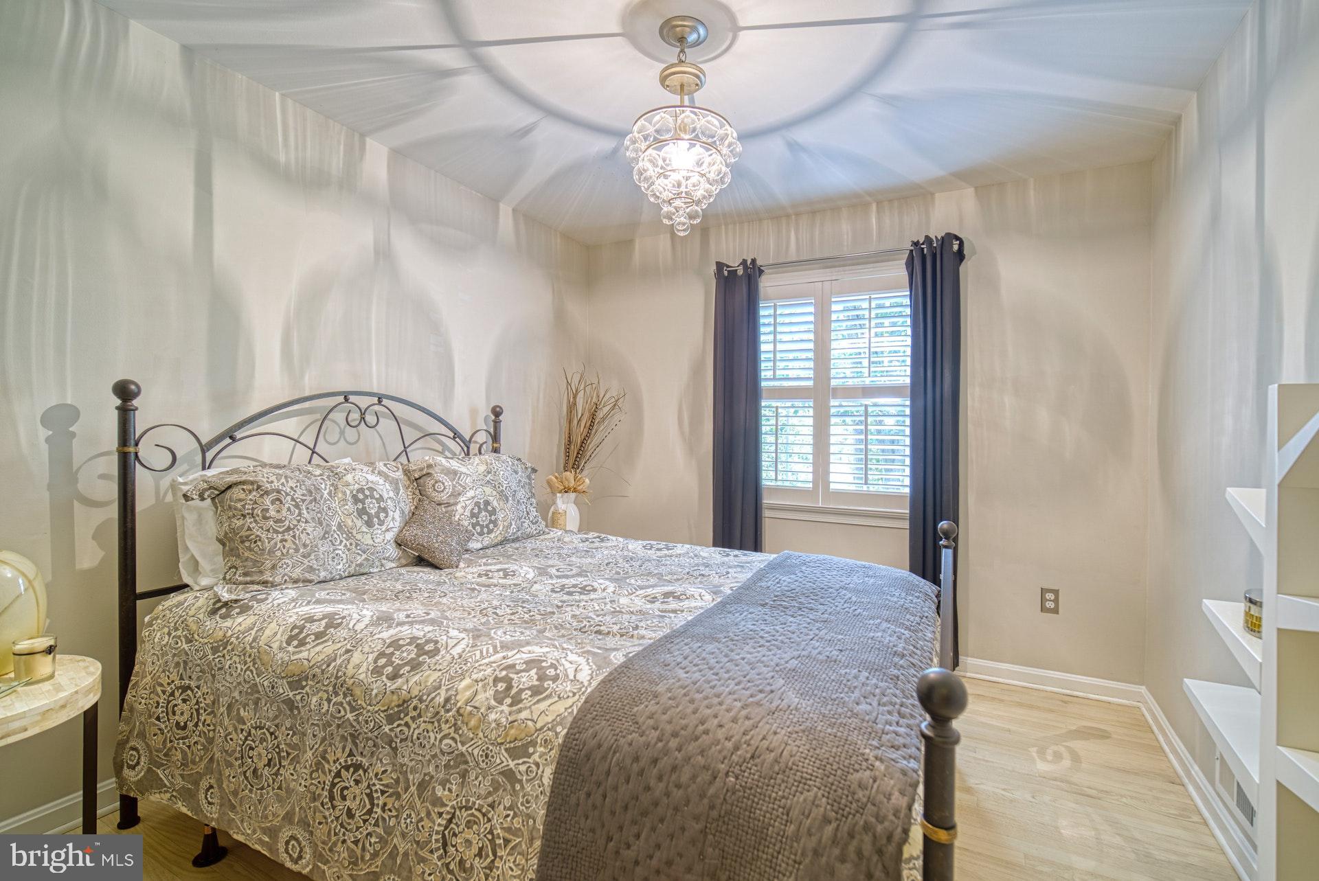 6745 Towne Lane Road McLean, VA 22101 - Photo 19 of 37 Upper level bedroom/guest room
