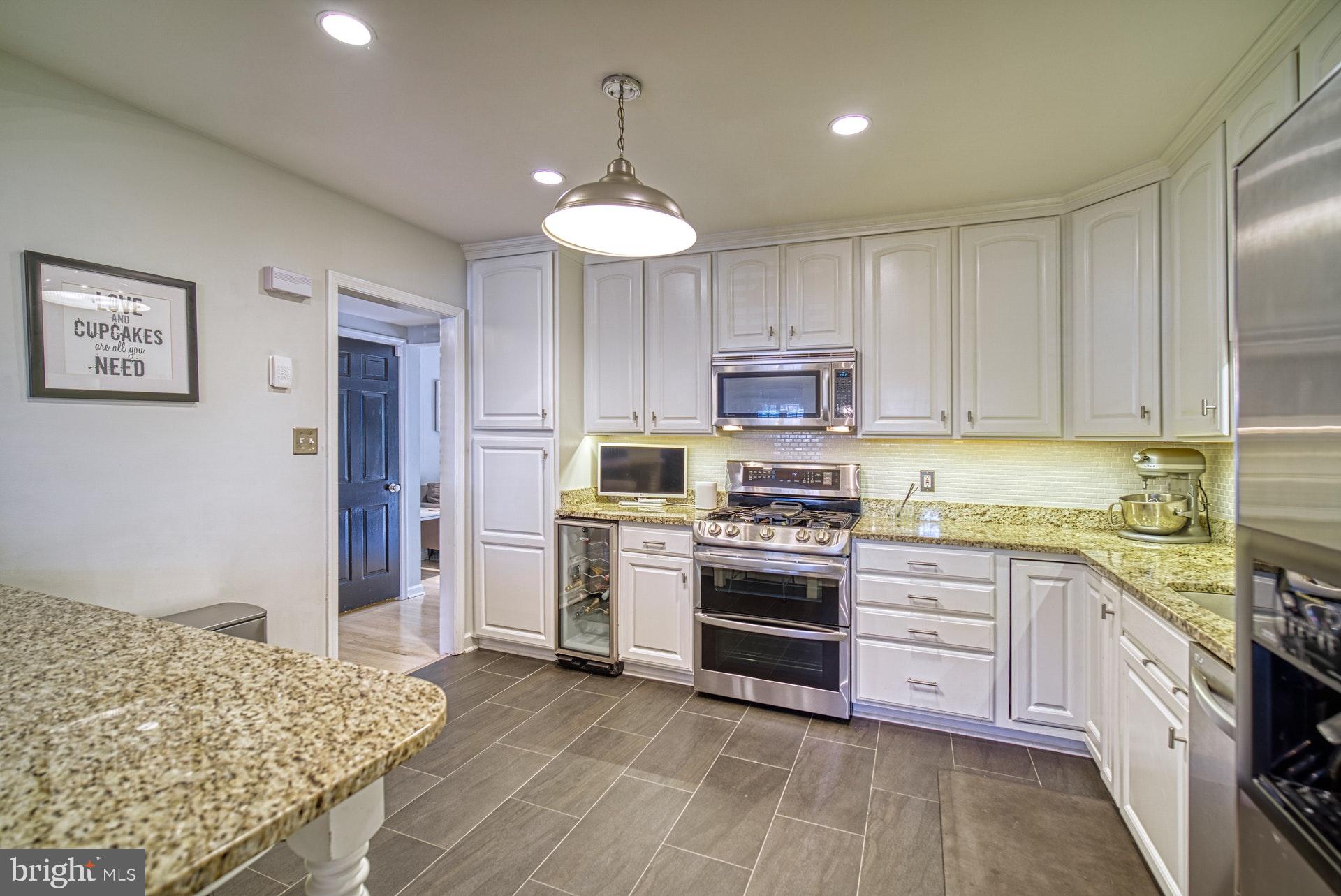 6745 Towne Lane Road McLean, VA 22101 - Photo 7 of 37 Breakfast bar, open kitchen, granite, pantry
