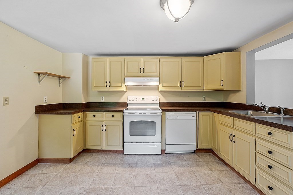 43 Public Road Lancaster, MA 01523 - Photo 4 of 28