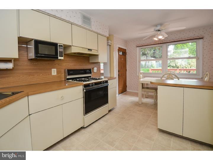 1041 Alpena Road Philadelphia, PA 19115 - Photo 14 of 25 Kitchen