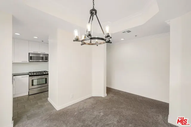 $3,995 | 585 North Rossmore Avenue, Unit 501, Los Angeles, CA 90004