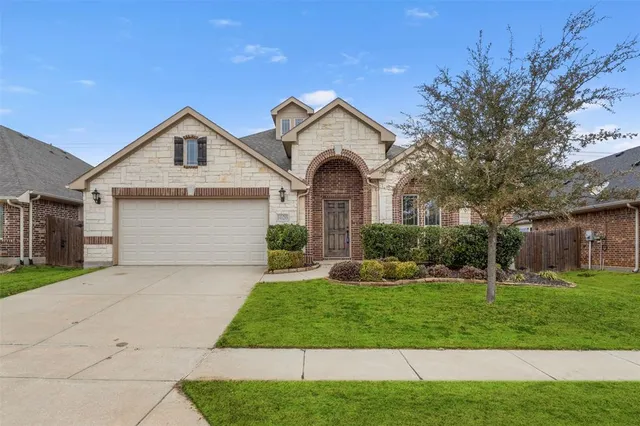 $350,000 | 1020 Broken Wheel Trail, Aubrey, TX 76227