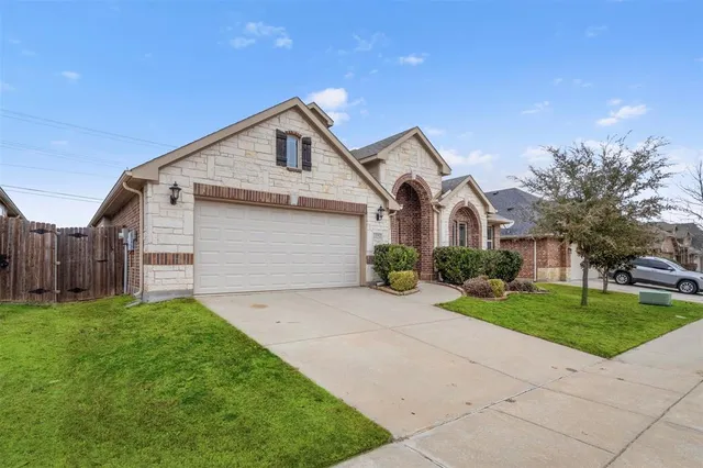 $350,000 | 1020 Broken Wheel Trail, Aubrey, TX 76227