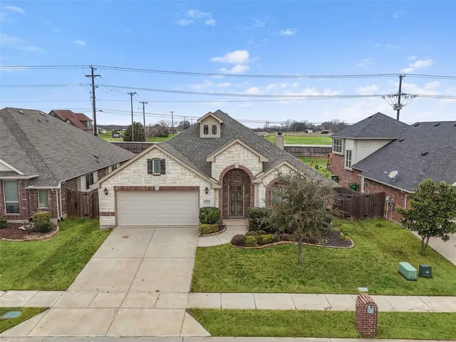 $350,000 | 1020 Broken Wheel Trail, Aubrey, TX 76227