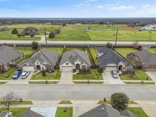 $350,000 | 1020 Broken Wheel Trail, Aubrey, TX 76227