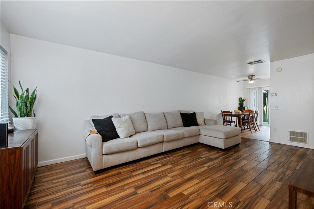 1373 Wheaton Way Riverside, CA 92507 - Photo 6 of 32