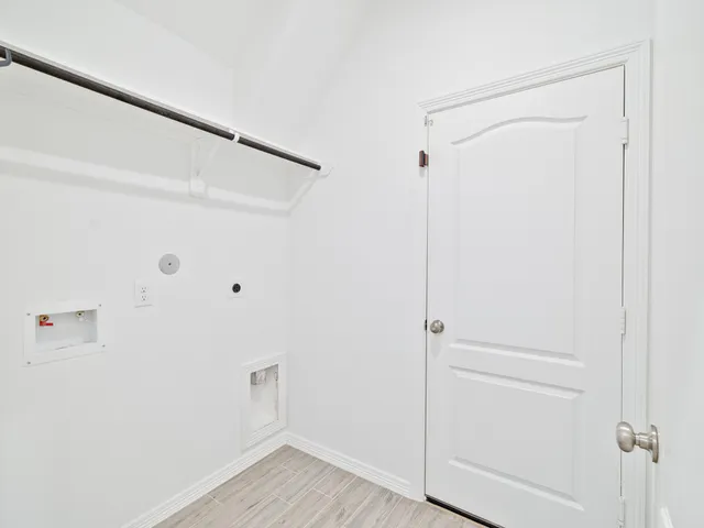 $2,500 | 10711 Catclaw Court, Tomball, TX 77375