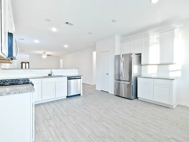 $2,500 | 10711 Catclaw Court, Tomball, TX 77375