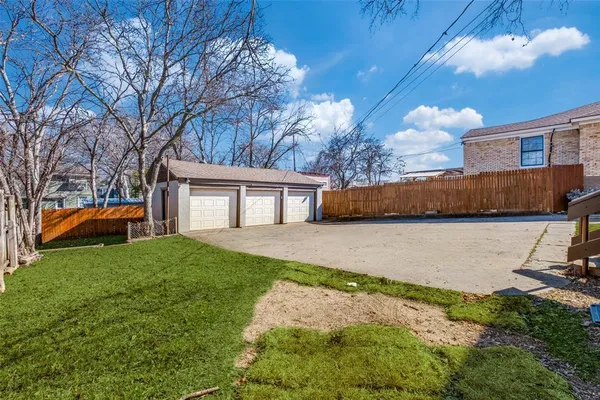 a view of a house with a back yard