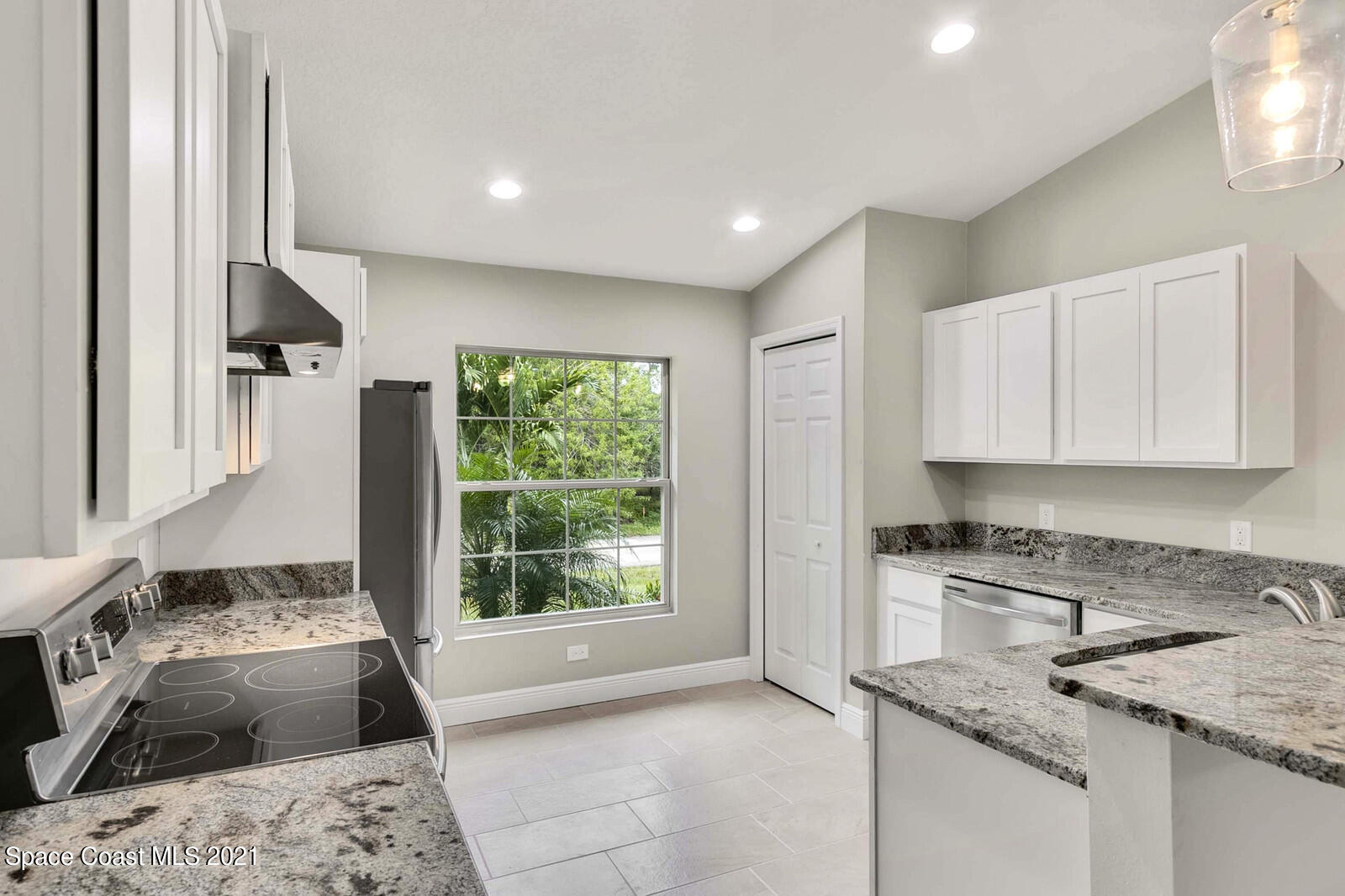 1275 Ragen Road Southeast Palm Bay, FL 32909 - Photo 6 of 12 Kitchen