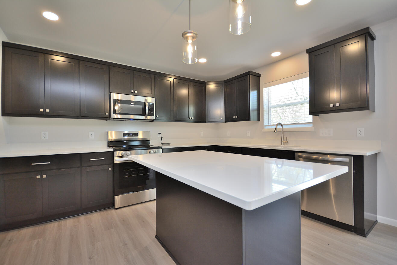 802 5 Mile Road Caledonia, WI 53402 - Photo 2 of 27 Kitchen
