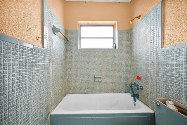 a view of a parking space