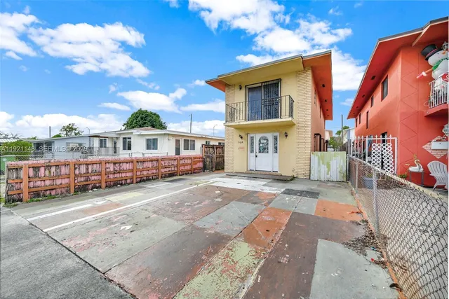 $420,000 | 2614 West 8th Court, Hialeah, FL 33010