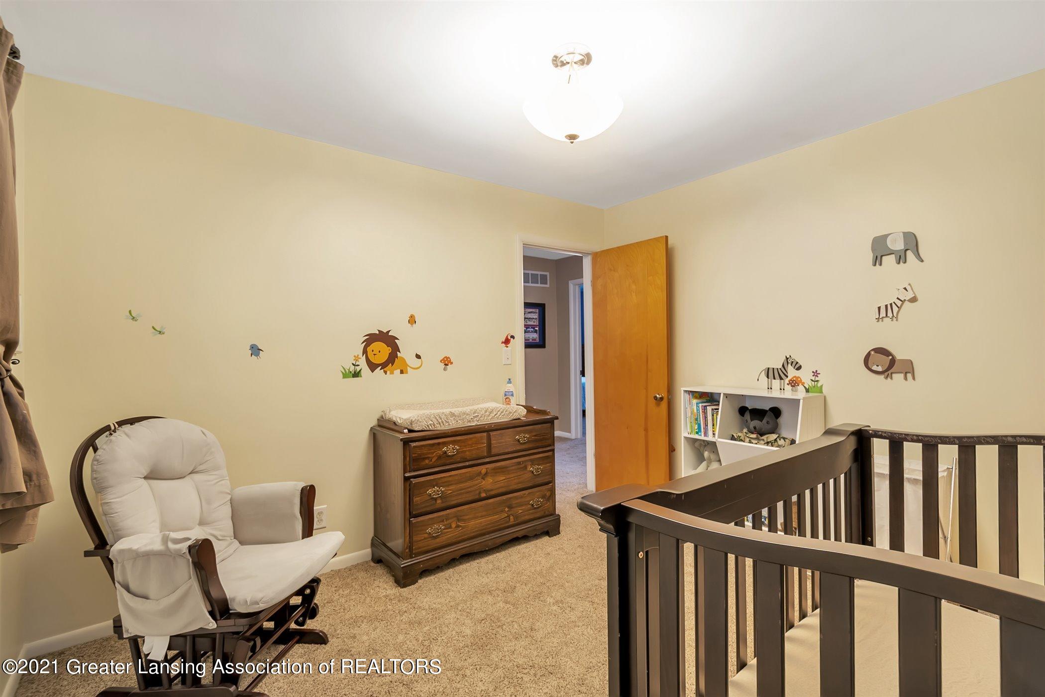 817 Bretton Road Lansing, MI 48917 - Photo 20 of 36 19-817 Bretton Rd-windowstill-real-