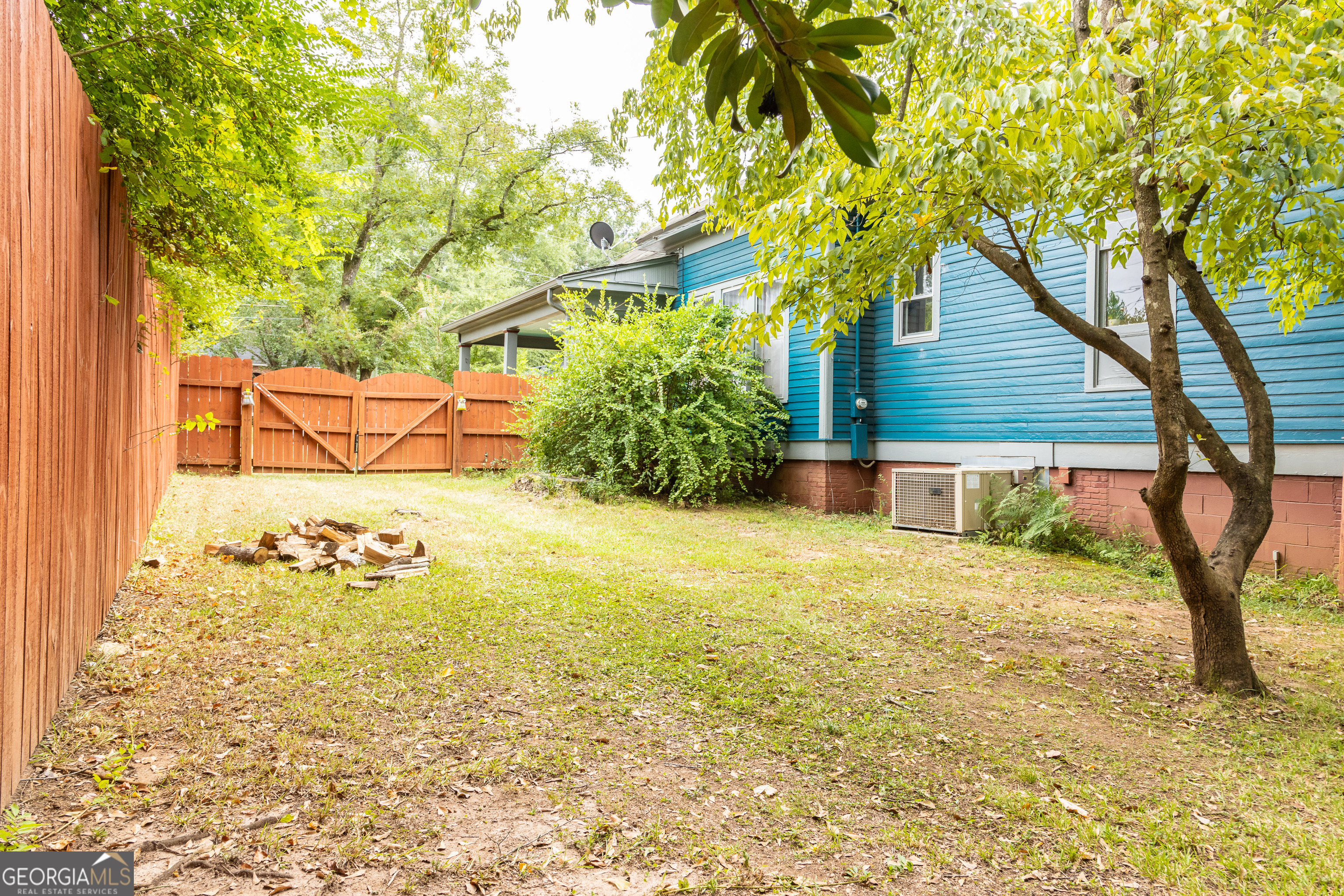 308 Howell Street Thomaston, GA 30286 - Photo 31 of 46 a backyard of a house with table and chairs
