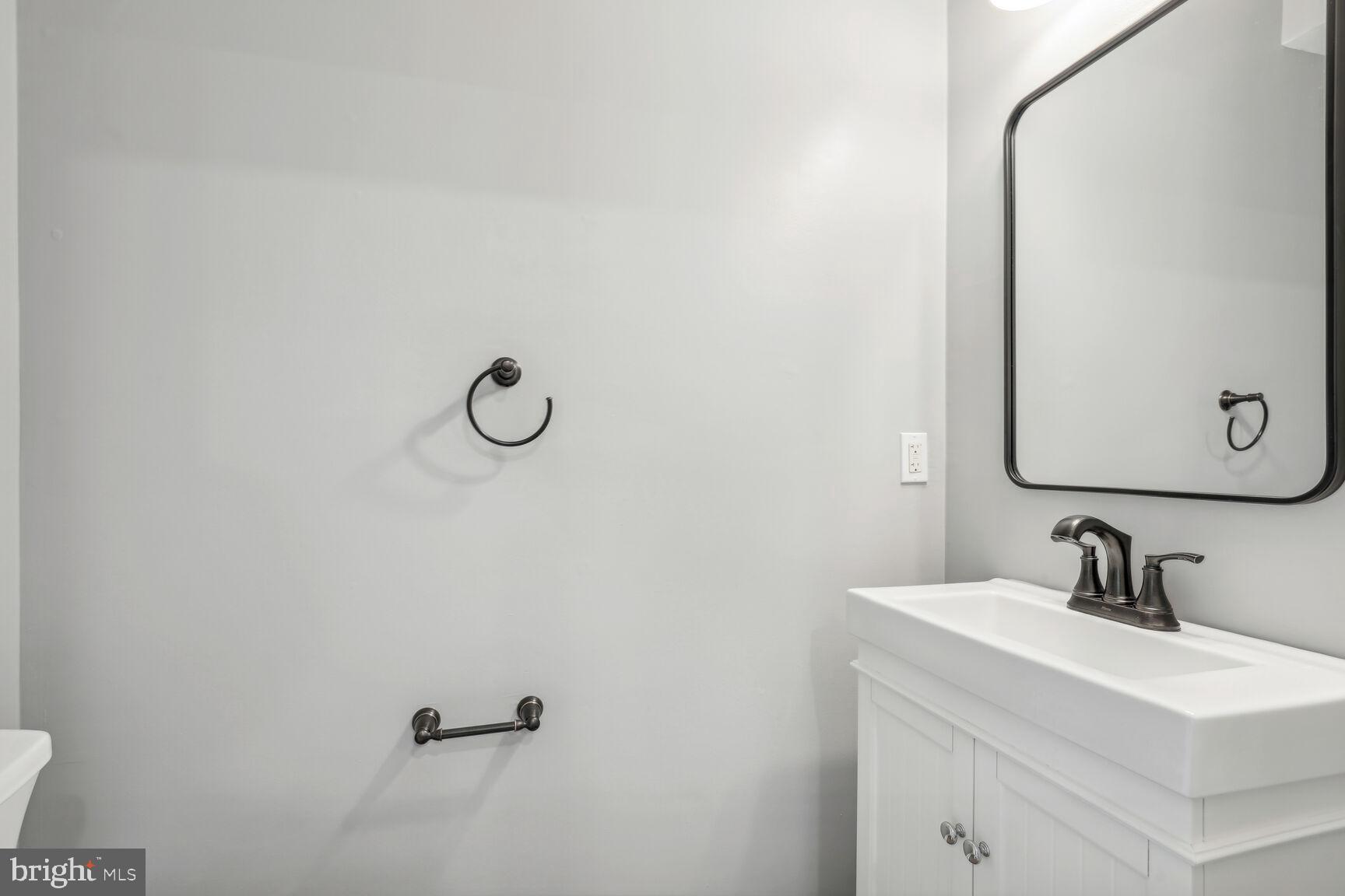 42379 Goldenseal Square Brambleton, VA 20148 - Photo 15 of 20 a bathroom with a sink and mirror