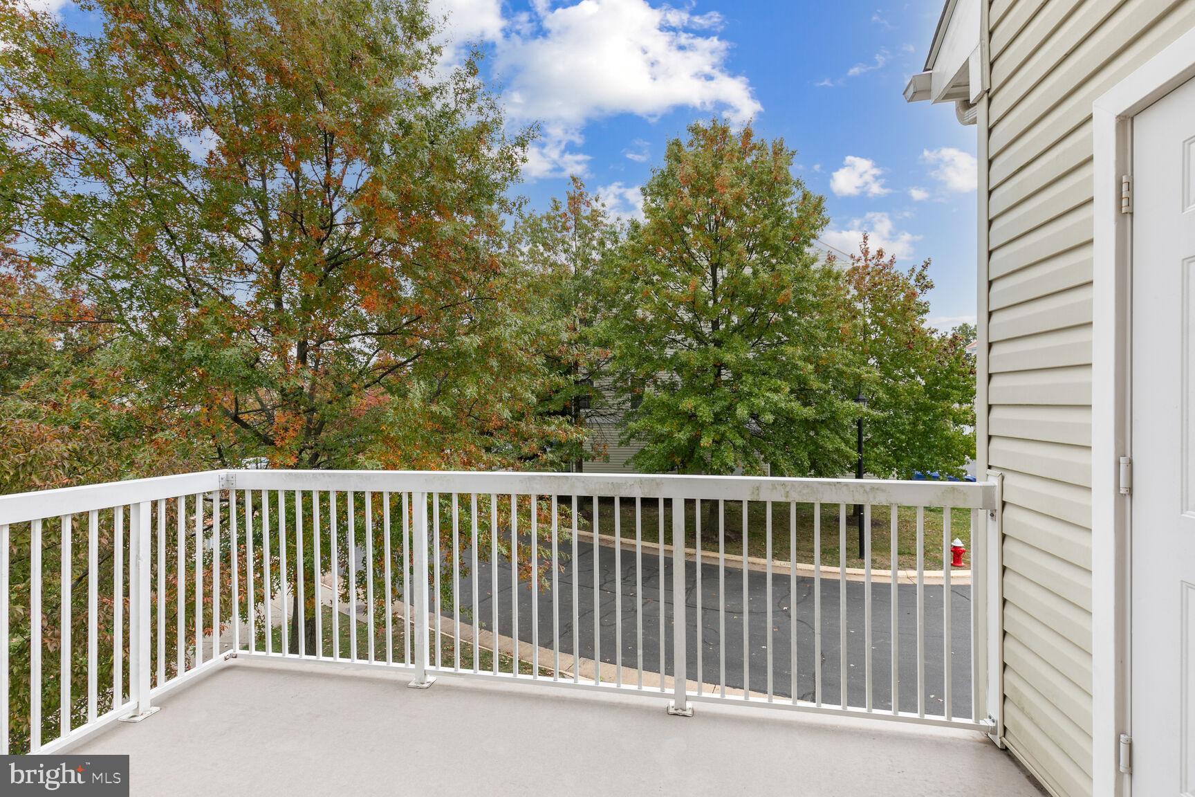 42379 Goldenseal Square Brambleton, VA 20148 - Photo 19 of 20 a view of a wooden fence