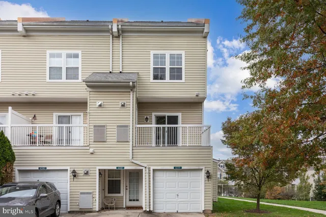 $2,600 | 42379 Goldenseal Square, Brambleton, VA 20148