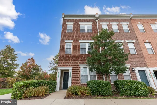 $2,600 | 42379 Goldenseal Square, Brambleton, VA 20148