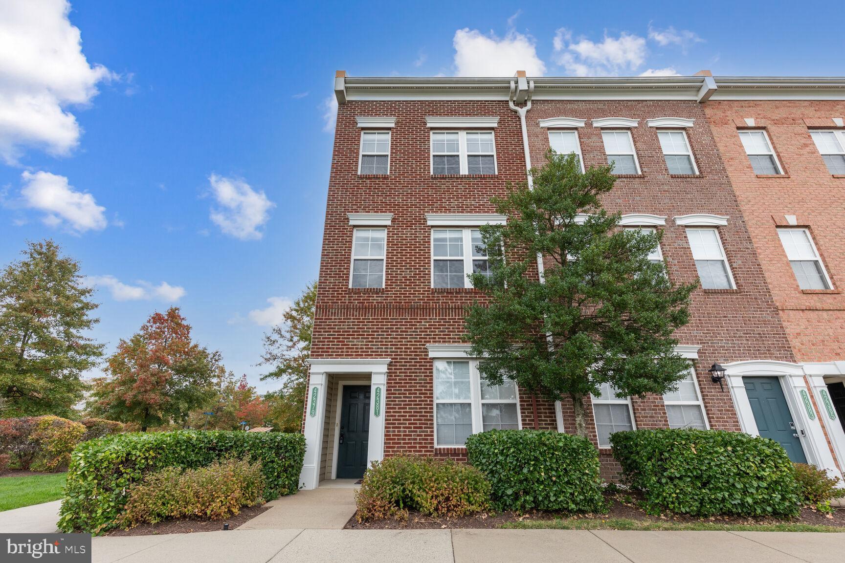 42379 Goldenseal Square Brambleton, VA 20148 - Photo 2 of 20 a front view of a building
