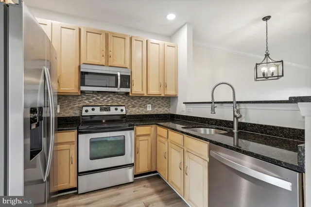 $2,600 | 42379 Goldenseal Square, Brambleton, VA 20148