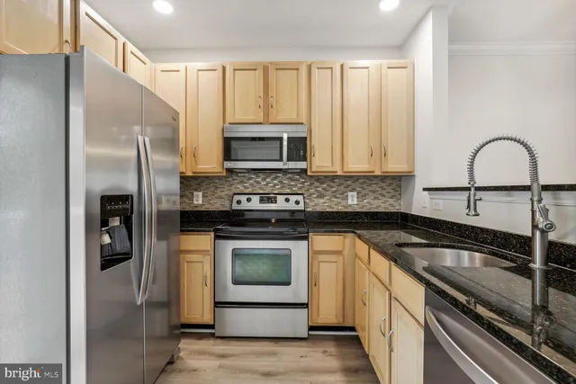 $2,600 | 42379 Goldenseal Square, Brambleton, VA 20148