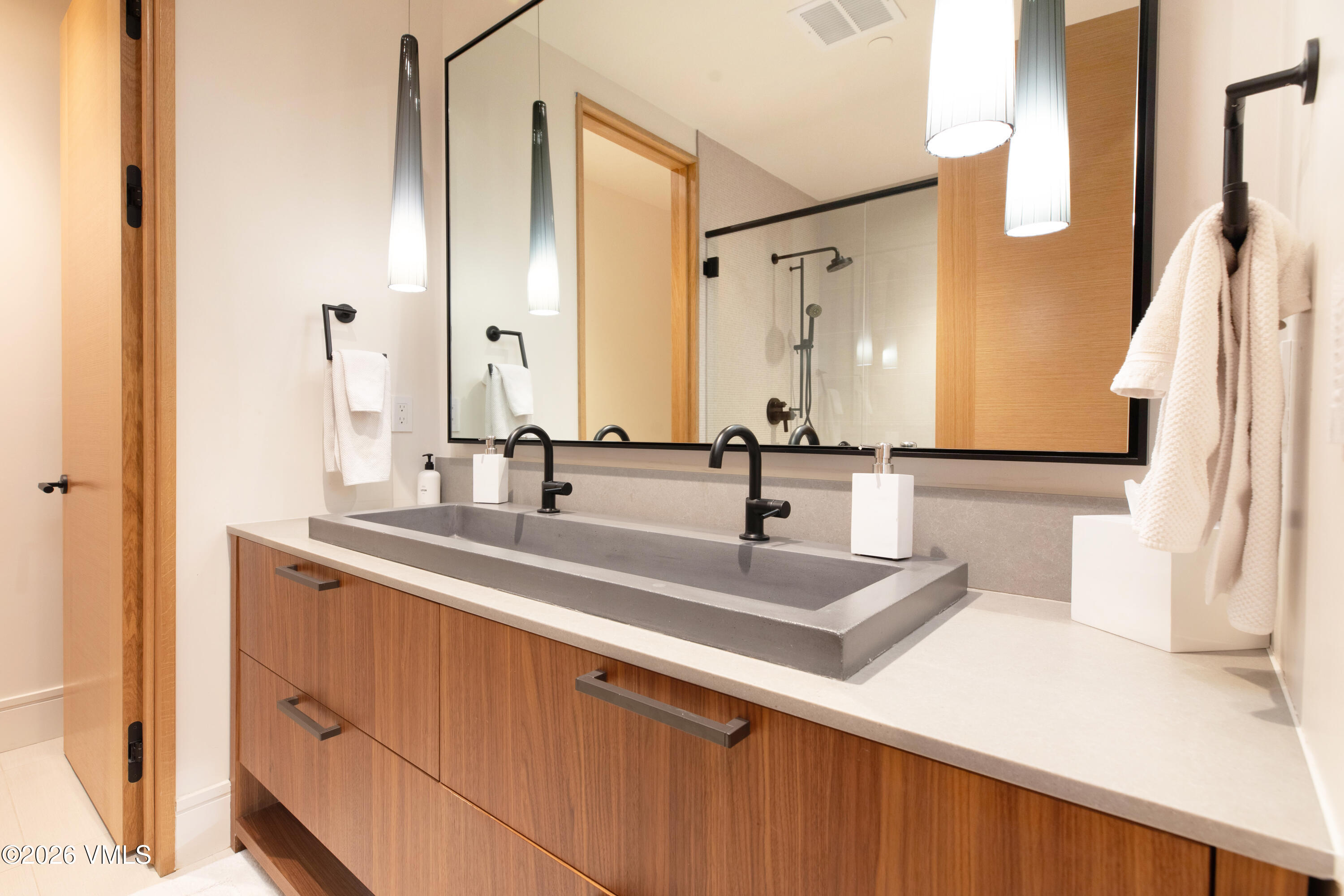 670 West Forest Road Vail, CO 81657 - Photo 14 of 34 2508_670_forest_interior_bath04