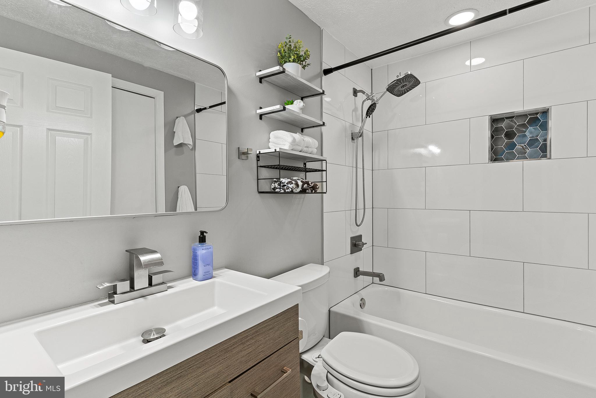 701 Eucla Drive Waldorf, MD 20601 - Photo 16 of 23 a bathroom with a sink vanity granite toilet tub and shower