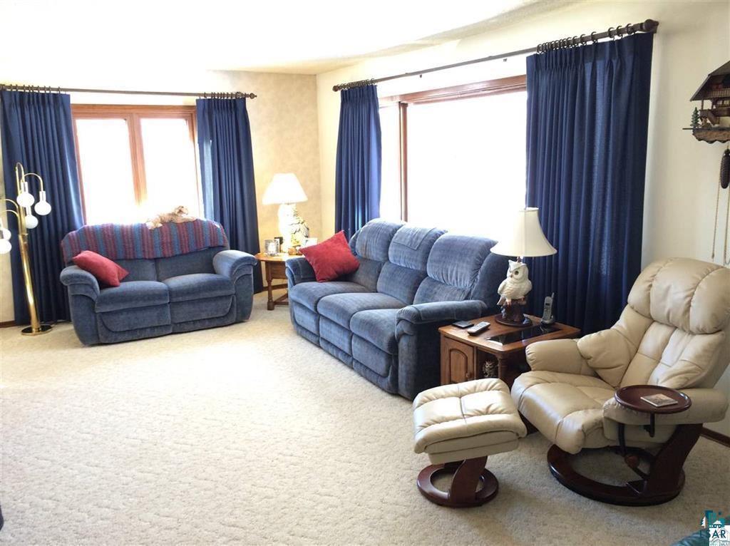 4112 West Arrowhead Road Duluth, MN 55811 - Photo 4 of 24 Living Room