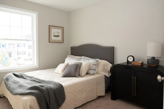 $3,050 | 1124 South Mammoth Road, Manchester, NH 03109