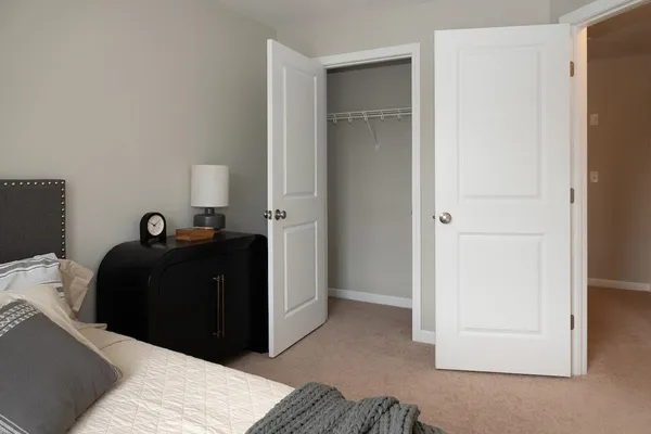 $3,050 | 1124 South Mammoth Road, Manchester, NH 03109