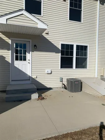 $3,050 | 1124 South Mammoth Road, Manchester, NH 03109