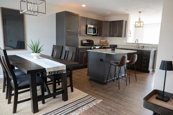 $3,050 | 1124 South Mammoth Road, Manchester, NH 03109