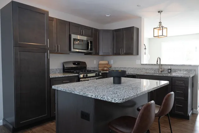 $3,050 | 1124 South Mammoth Road, Manchester, NH 03109