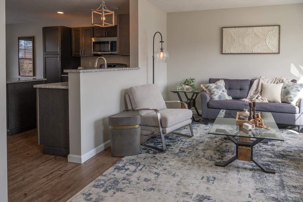 1124 South Mammoth Road Manchester, NH 03109 - Photo 5 of 18