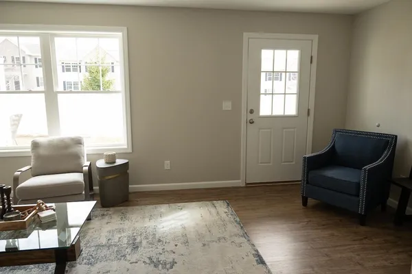 $3,050 | 1124 South Mammoth Road, Manchester, NH 03109