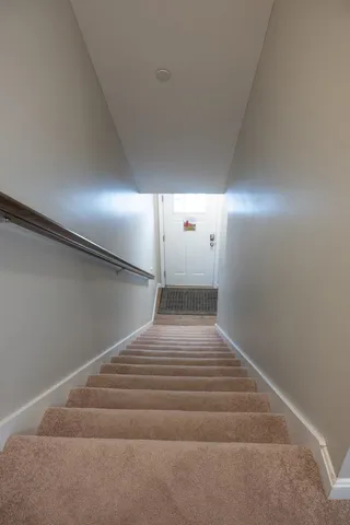 $3,050 | 1124 South Mammoth Road, Manchester, NH 03109