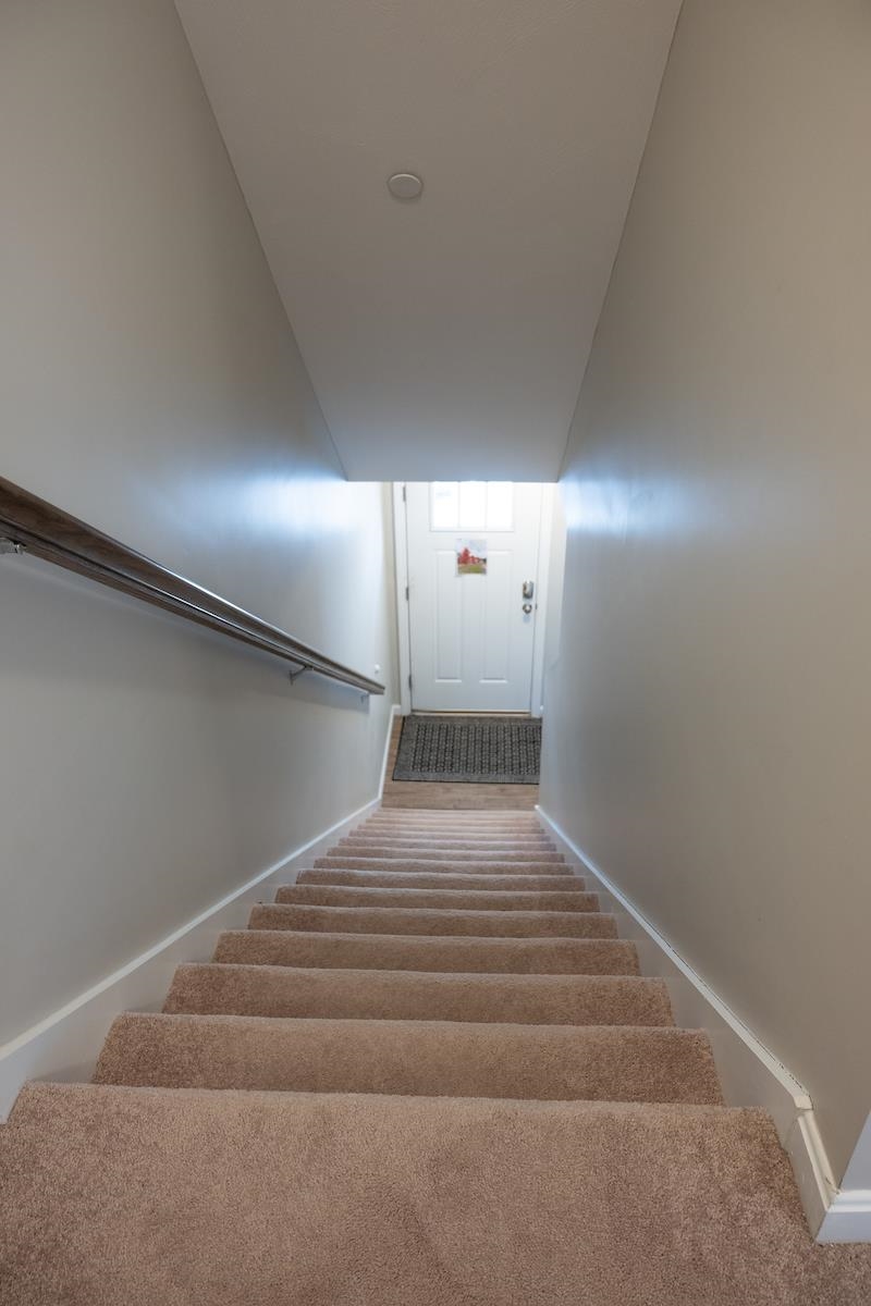 1124 South Mammoth Road Manchester, NH 03109 - Photo 8 of 18