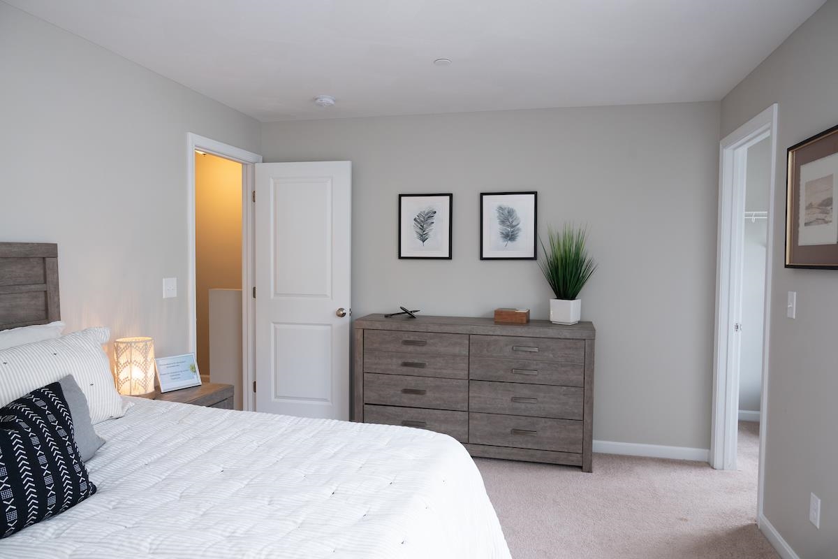 1124 South Mammoth Road Manchester, NH 03109 - Photo 9 of 18