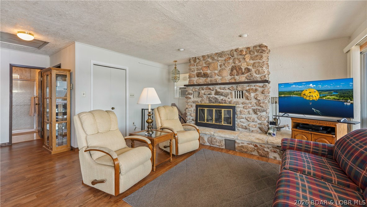 1054 Indian Hill Road Sunrise Beach, MO 65079 - Photo 11 of 36