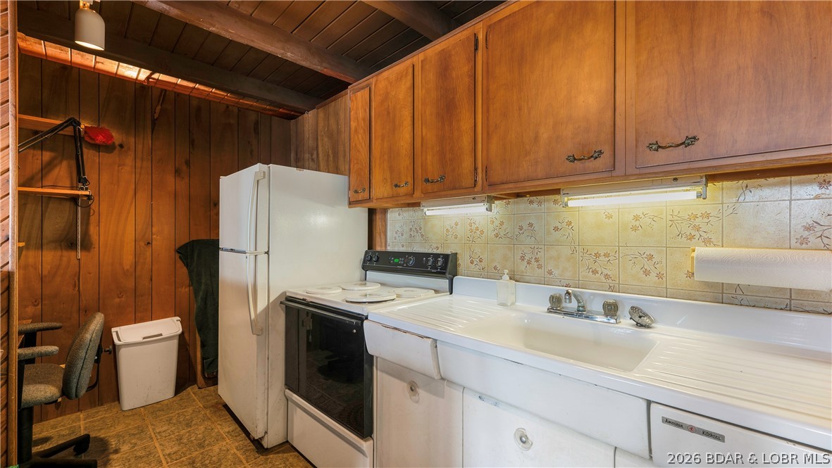 1054 Indian Hill Road Sunrise Beach, MO 65079 - Photo 25 of 36