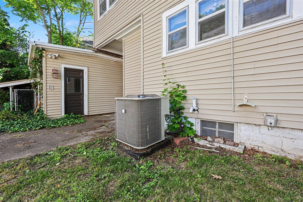 617 Union Street Jackson, MI 49203 - Photo 4 of 29
