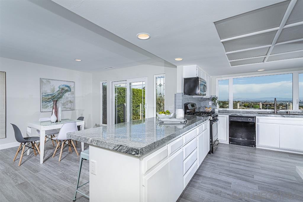 1031 La Jolla Rancho Road La Jolla, CA 92037 - Photo 11 of 25