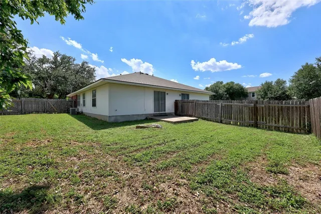 a view of a house with backyard and garden