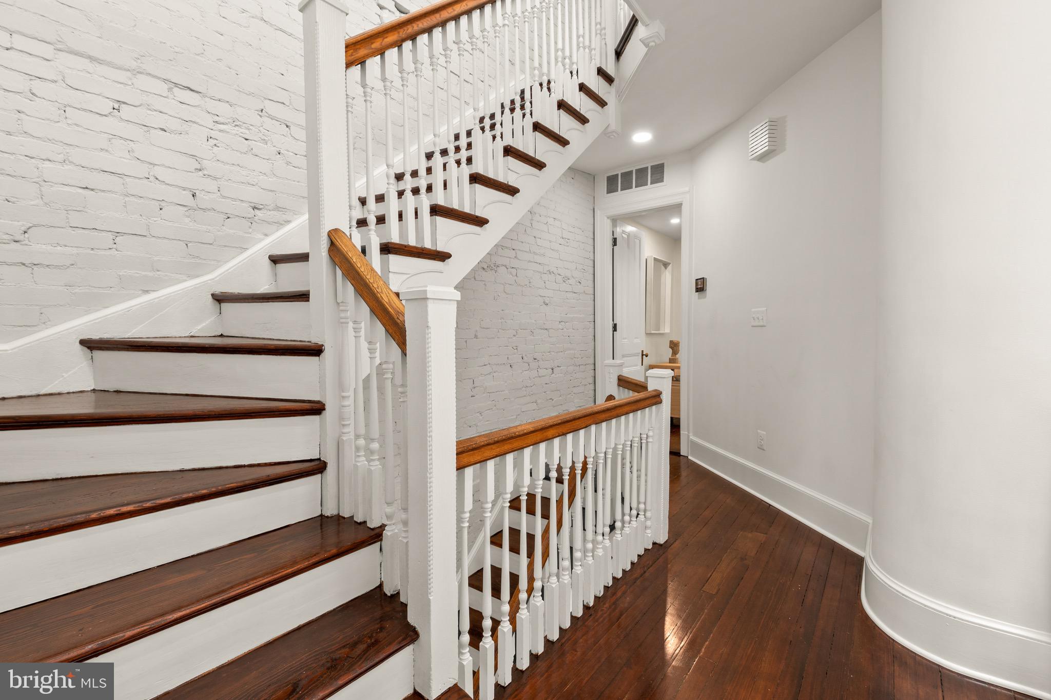 1109 P Street Northwest Washington, DC 20005 - Photo 16 of 45 Upper Level I Landing