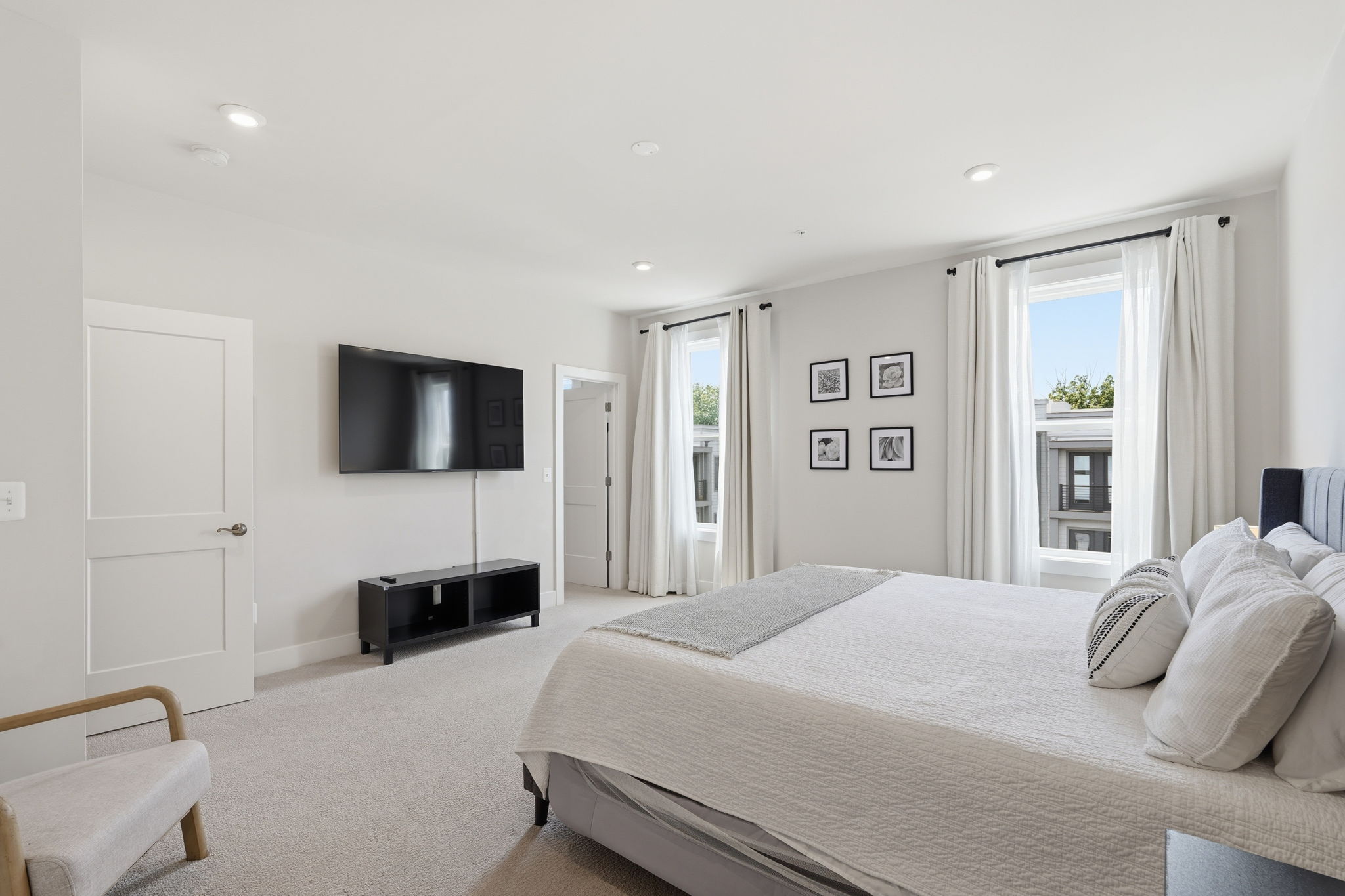 1702 Bandit Loop, Unit 19B Reston, VA 20190 - Photo 16 of 31 Primary bedroom.