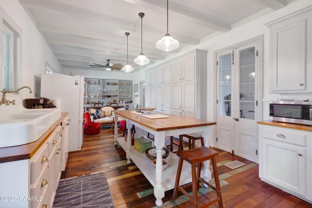 $750,000 | 8801 East Old Spanish Trail, Jeanerette, LA 70544