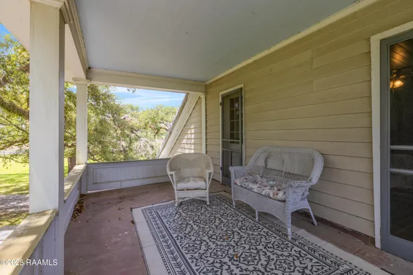 $750,000 | 8801 East Old Spanish Trail, Jeanerette, LA 70544