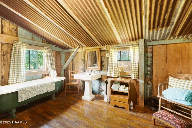 $750,000 | 8801 East Old Spanish Trail, Jeanerette, LA 70544