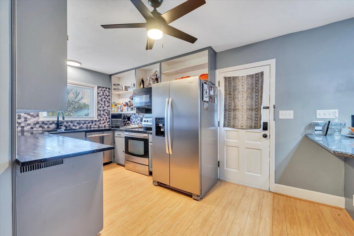 215 Chestnut Street Salem, VA 24153 - Photo 14 of 53 14-MIB05643